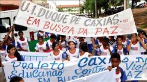 Alunos em manifestação contra a violência, no bairro do João Paulo